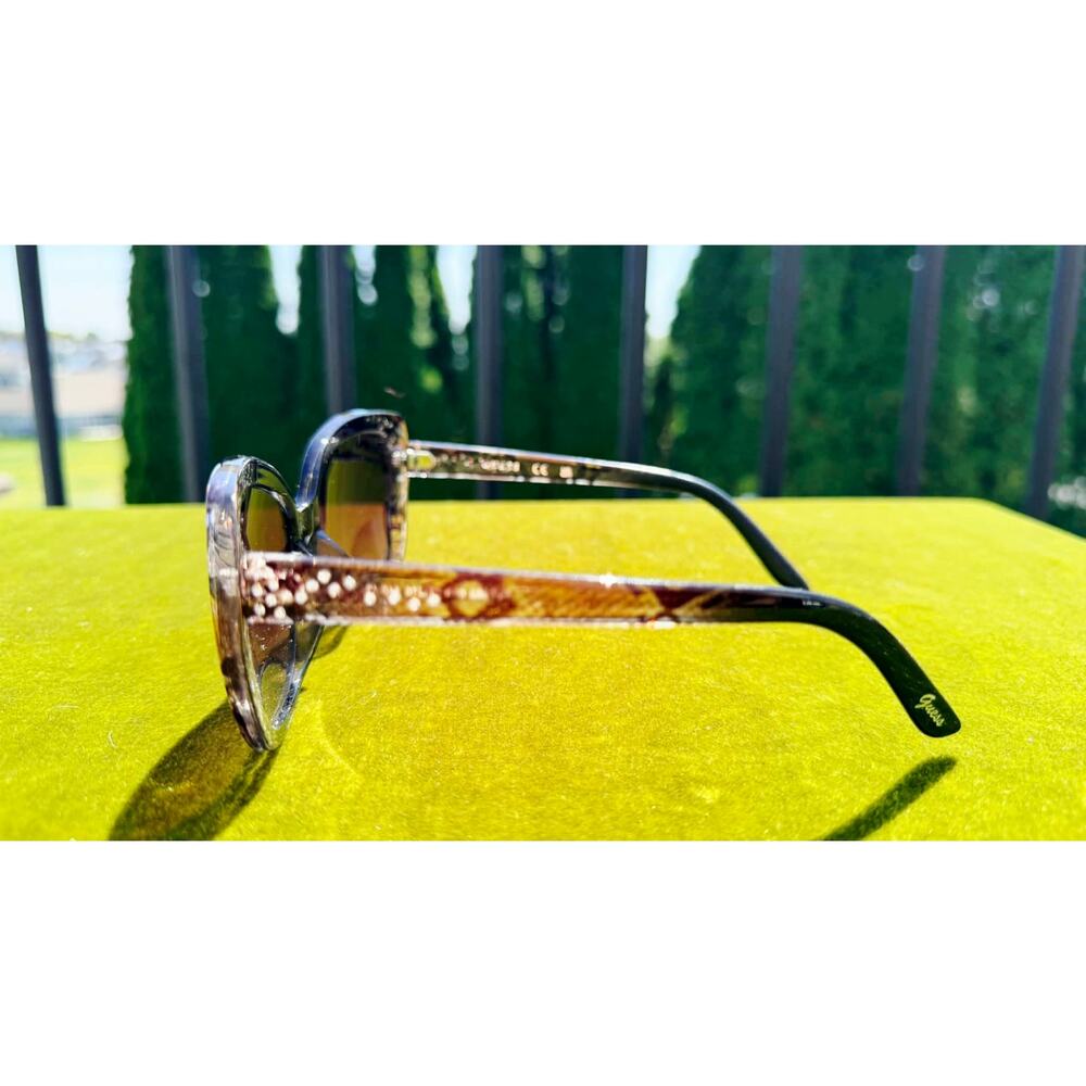 ✨ GLAMOUR ALERT: NEW Guess Factory Rhinestone Butterfly Sunglasses ✨ - Picture 3 of 7
